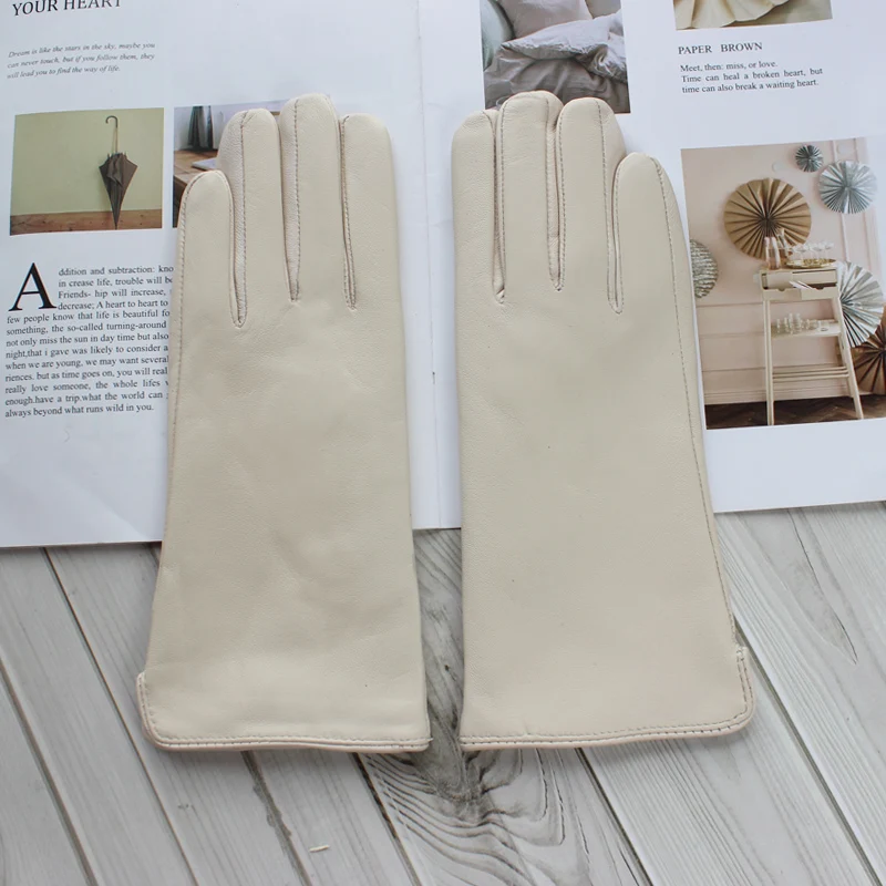 gants-en-cuir-tan-sophistiqués