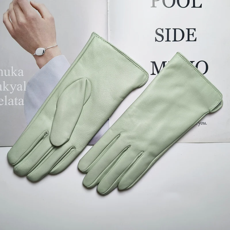gants-en-cuir-verts-clairs