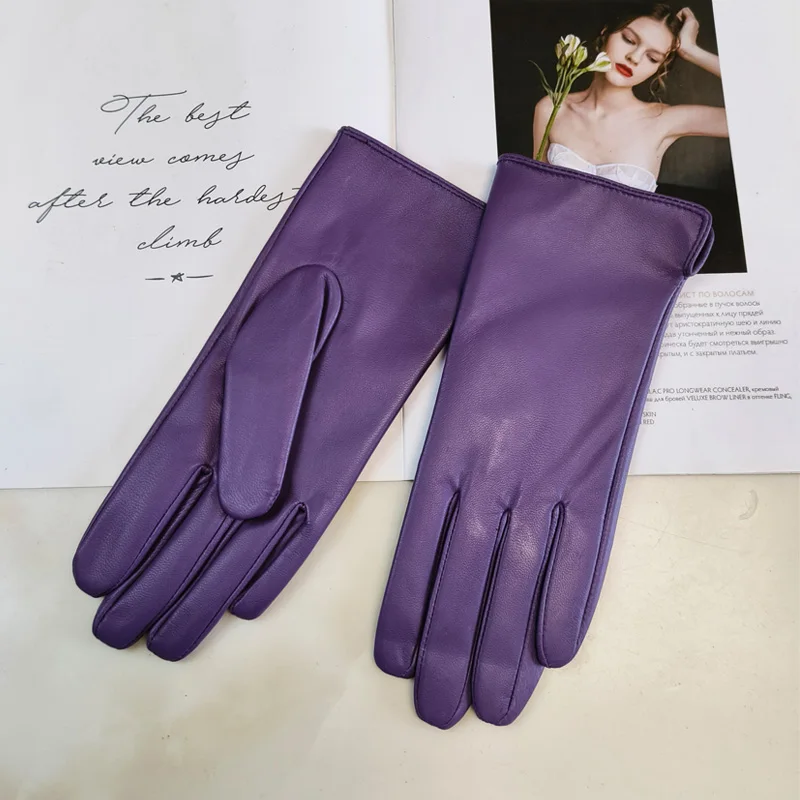 gants-en-cuir-violet-élégants