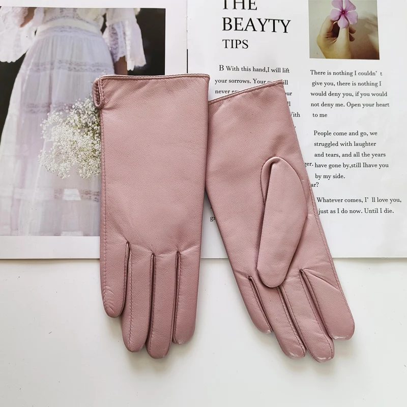 gants-en-cuir-roses-élégants