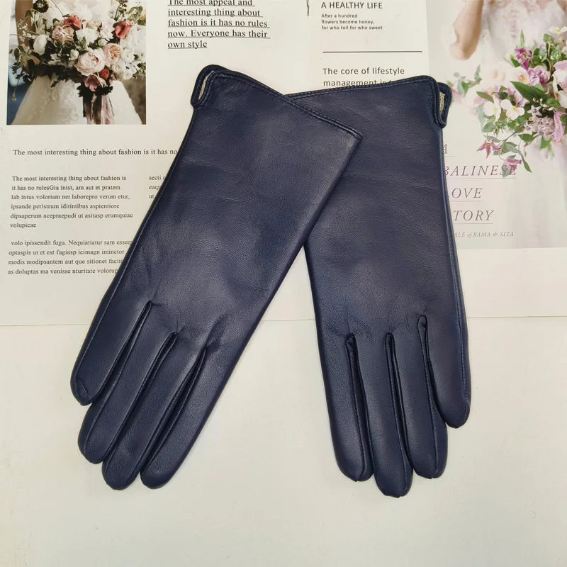 gants-en-cuir-noirs-stylés